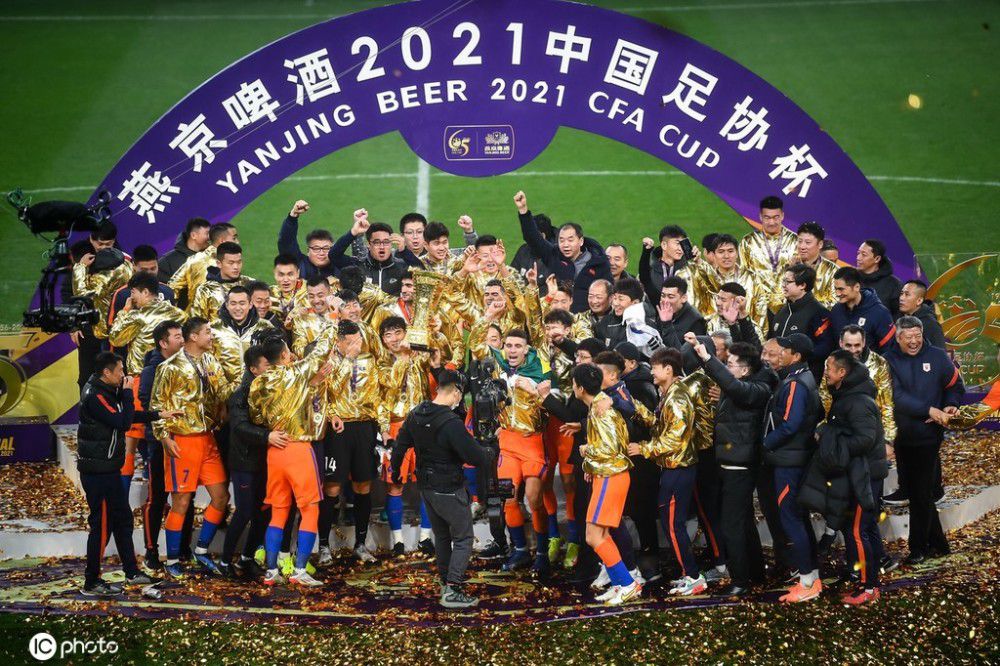 【双方首发以及换人信息】皇马首发：13-卢宁、2-卡瓦哈尔（46’ 17-巴斯克斯）、22-吕迪格、4-阿拉巴、23-费兰-门迪、15-巴尔韦德、8-克罗斯、5-贝林厄姆、21-迪亚斯（88’ 32-尼科-帕斯）、11-罗德里戈（85’ 33-贡萨洛）、14-何塞卢（70’ 19-塞巴略斯）皇马替补：25-凯帕、31-卡尼萨雷斯、6-纳乔、20-弗兰-加西亚、28-马里奥-马丁、38-特奥-齐达内格拉纳达首发：1-劳尔-费尔南德斯（11’ 13-安德烈-费雷拉）、28-劳尔-托伦特、15-卡洛斯-涅瓦、12-里卡德-桑切斯、14-米克尔、3-马纳法（63’ 18-彼得罗维奇）、20-塞尔吉奥-鲁伊斯、23-贡巴乌、26-萨拉戈萨（83’ 33-阿尔瓦罗-费尔南德斯）、11-乌祖尼（63’ 17-魏斯曼）、7-卢卡斯-鲍耶（83’ 10-安东尼奥-普埃塔斯）格拉纳达替补：9-卡列洪、22-阿尔贝托-佩雷亚、16-维克多-迪亚兹、32-博奇、21-梅伦多、19-迪耶迪乌